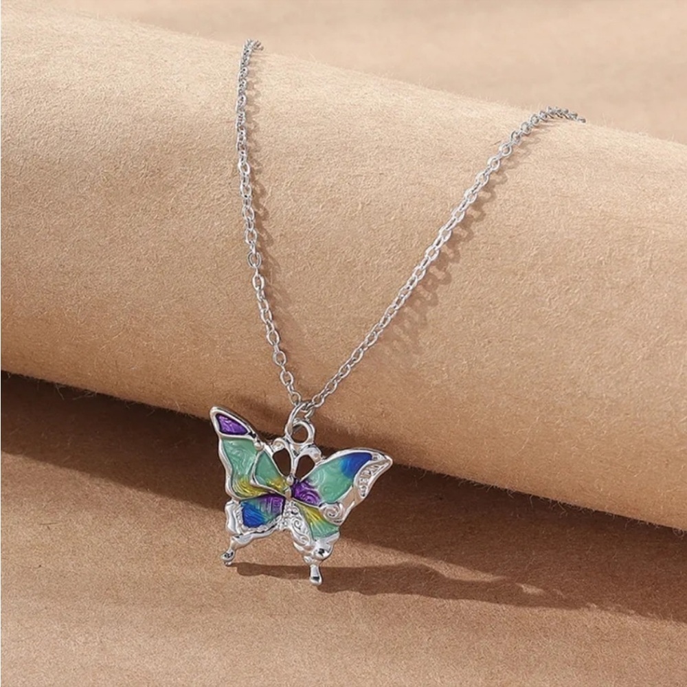 Beautiful Butterfly Pendant Necklace